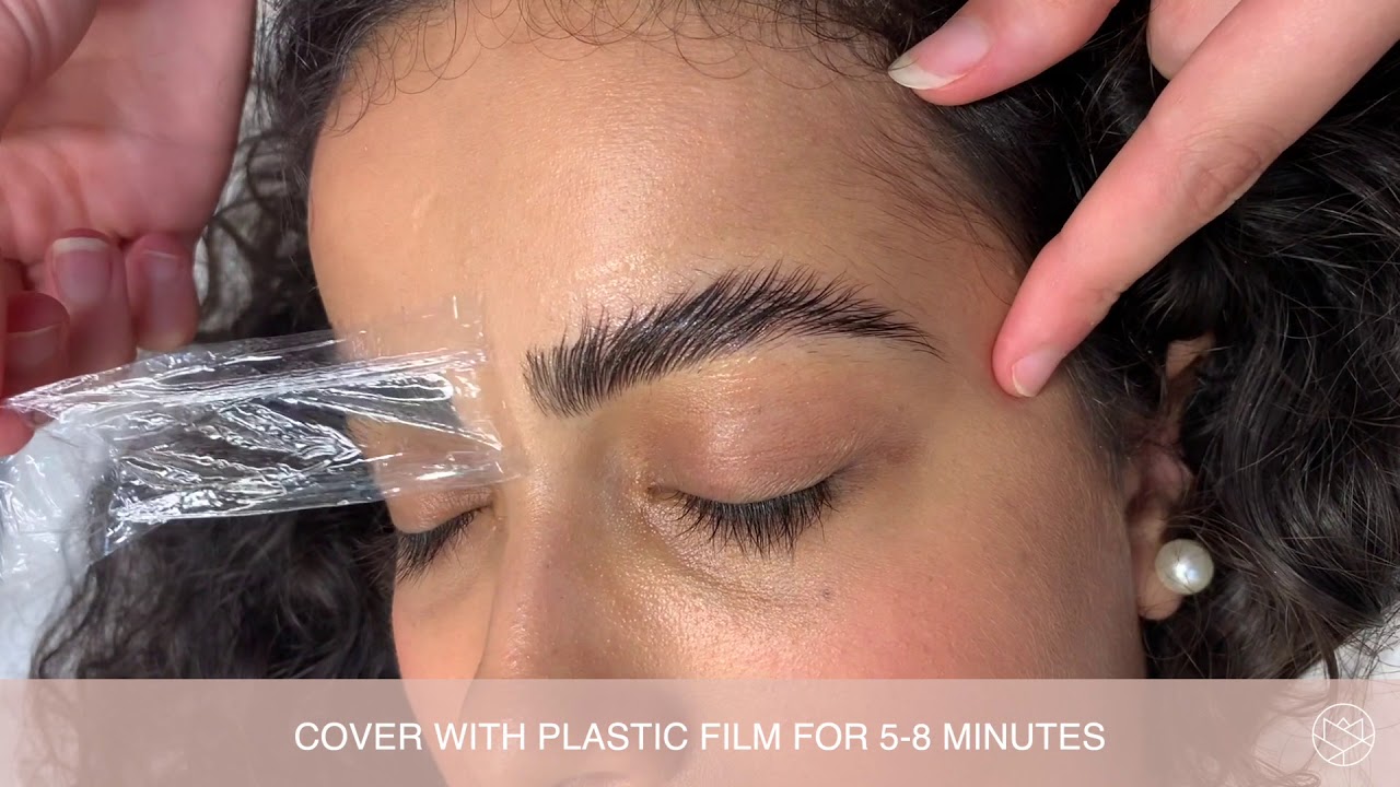 Étapes du Brow Lift avec film plastique